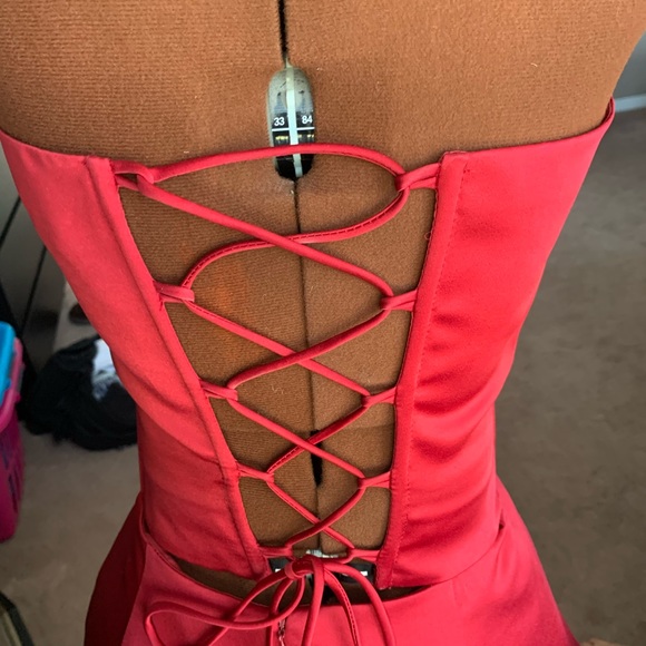 Red corset gown - Picture 3 of 3